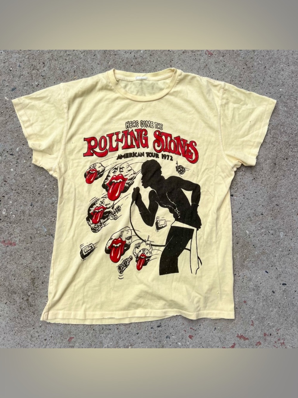 MADEWORN Rolling Stones Yellow Rock Graphic Band Tee Unisex Sz M Slim Fit